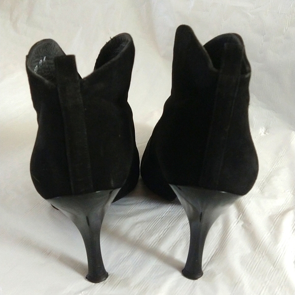 Stuart Weiatzman black vintage suede booties - Picture 5 of 8